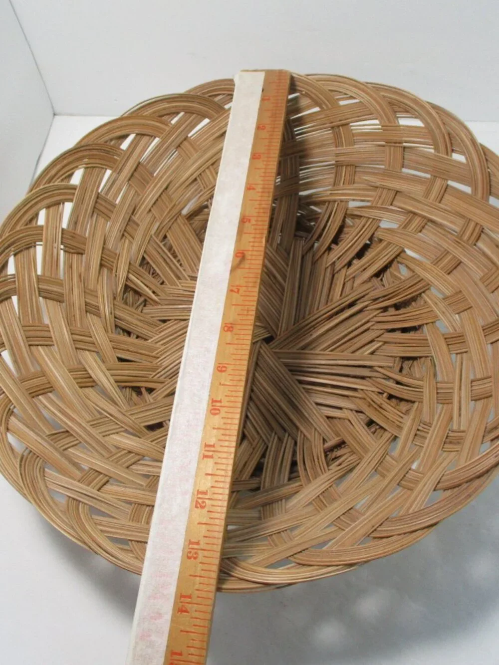 Scallop Weave Wicker Basket Round 13.5in Storage Wall Decor Rattan Woven Boho